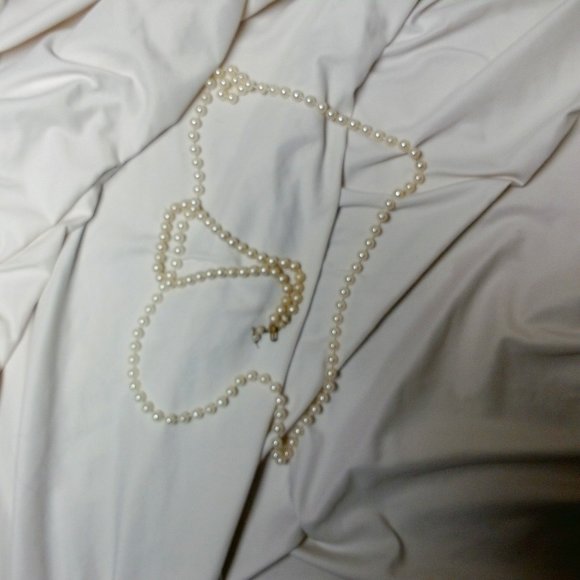 2 strands of artificial pearls for gifts or you! NWOT - Picture 1 of 2